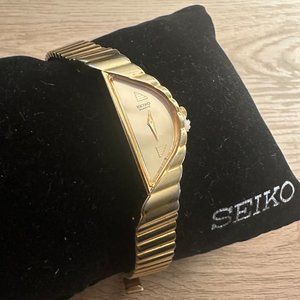 Seiko Half Moon Womens Watch 1F20-5D59 Quartz Watch Gold Bracelet I Vintage